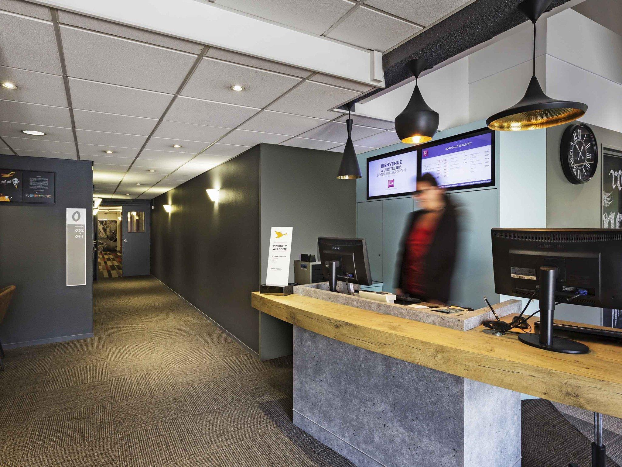 B&B Hotel Bordeaux Merignac Cadera Aeroport Exterior photo